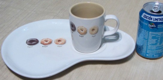 BANDEJA CON TAZA BAGELS